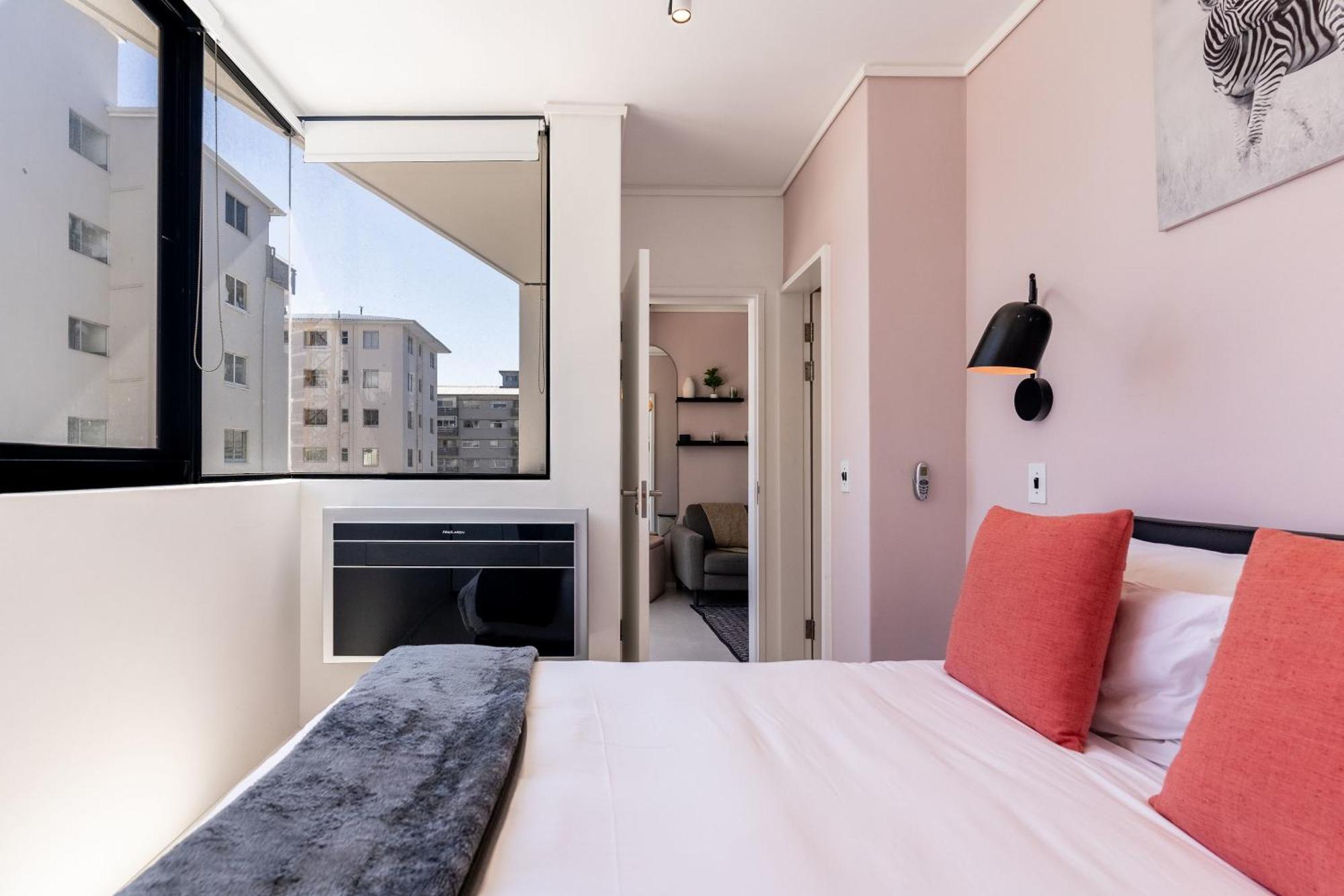Flamingo 302: Sea Point Aprt With Sea Views * Kaapstad
